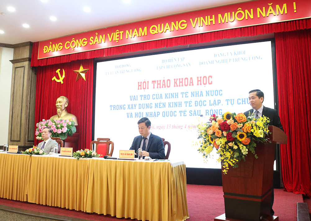 Đồng chí Nguyễn Long Hải, Uỷ viên Dự khuyết Trung ương Đảng, Bí thư Đảng uỷ Khối Doanh nghiệp Trung ương phát biểu tại hội thảo. 