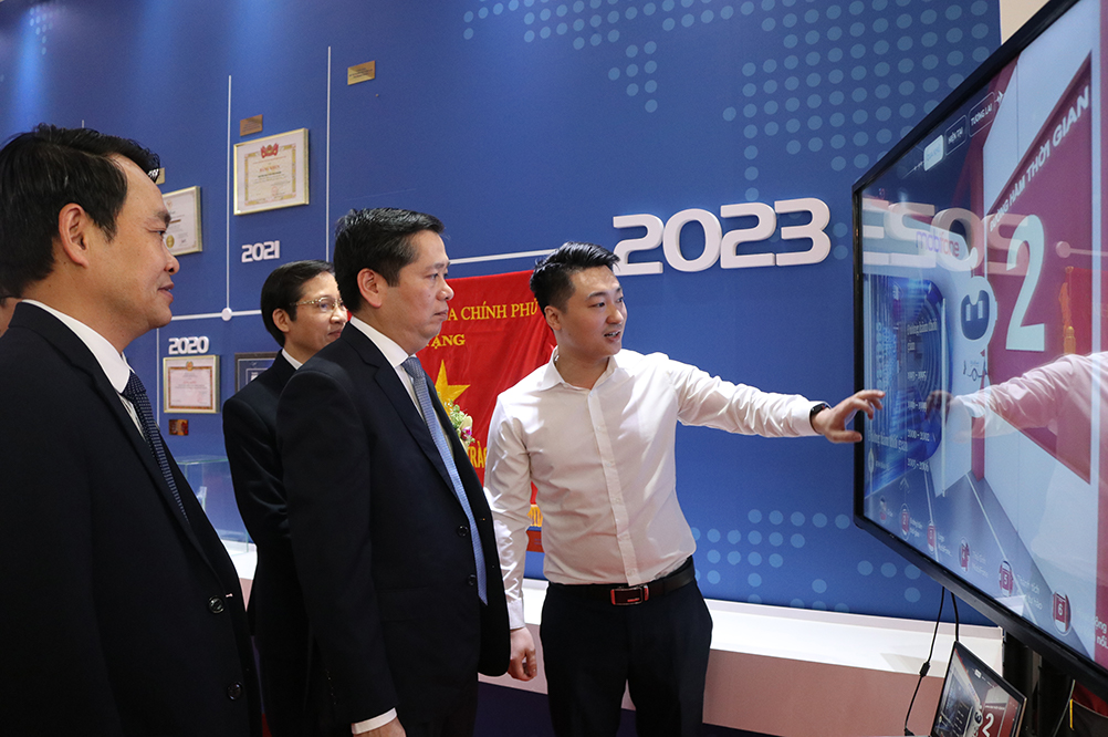 MobiFone ngày càng hoàn chỉnh và mạnh mẽ, đón đầu công nghệ để đáp ứng, kiến tạo các nhu cầu trong nền kinh tế số, đời sống số của khách hàng, cung cấp đa dạng các loại hình dịch vụ