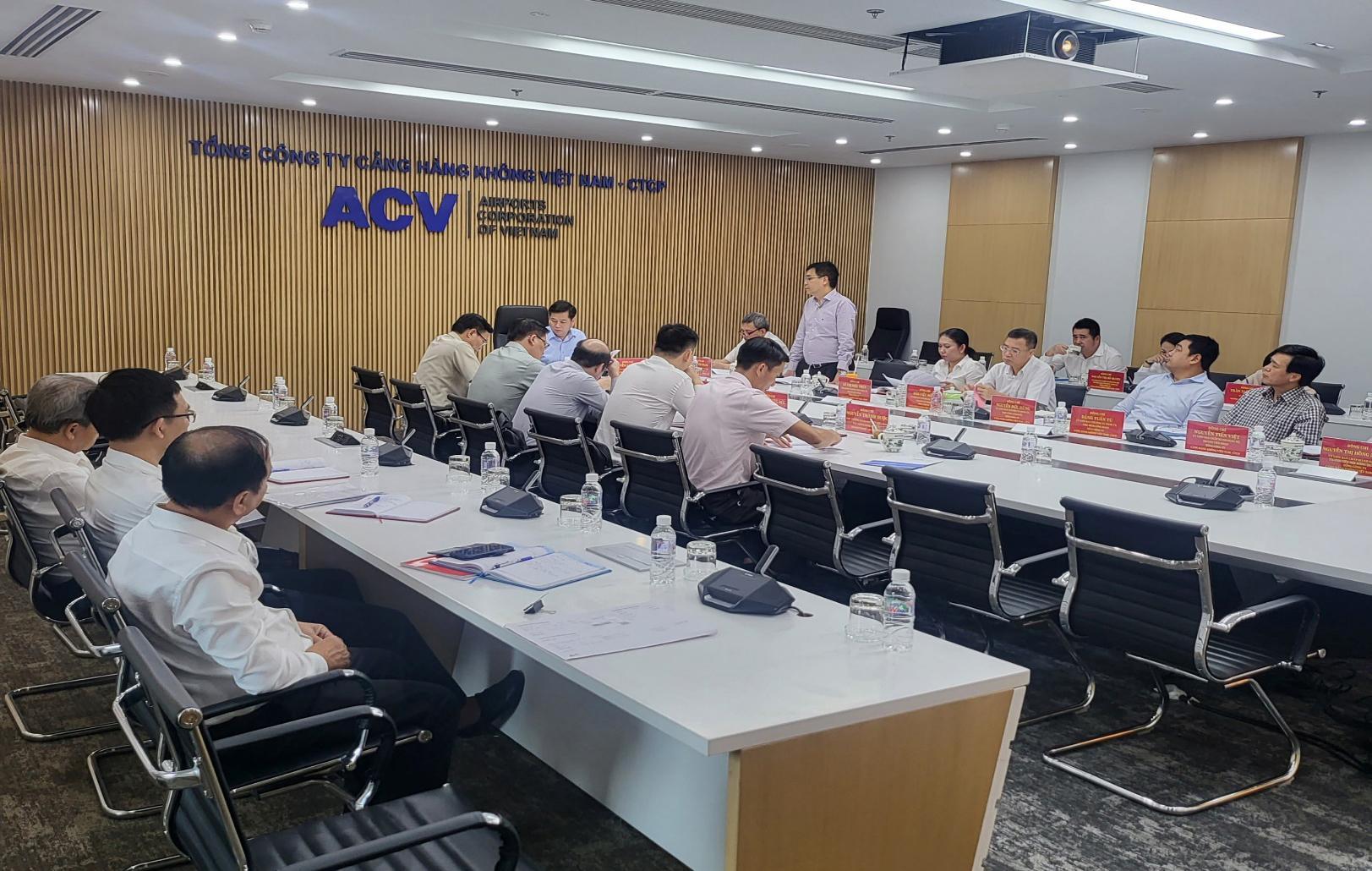 Quang cảnh buổi làm việc.