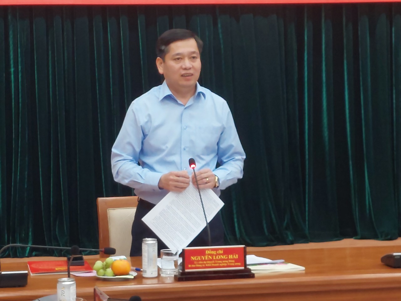 Đồng chí Nguyễn Long Hải - Ủy viên dự khuyết BCH Trung ương Đảng, Bí thư Đảng ủy Khối chủ trì Hội nghị.