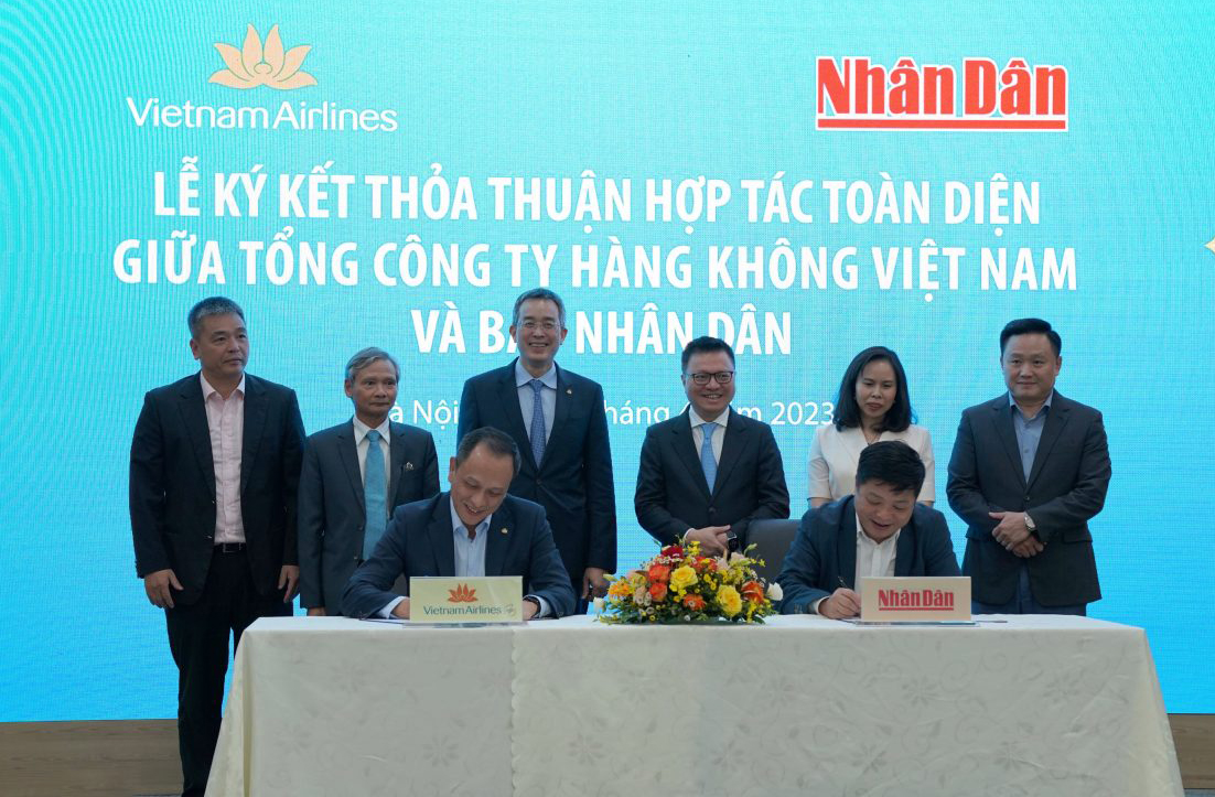 Lễ ký kết thỏa thuận hợp tác toàn diện giữa TCT HKVN và Báo Nhân Dân.