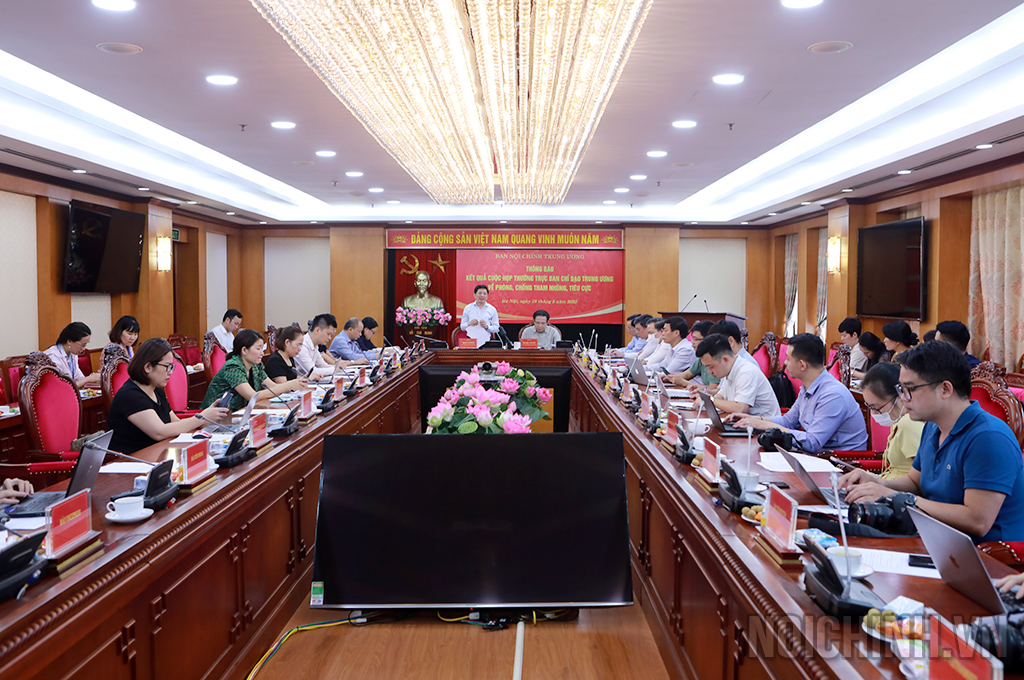 Quang cảnh buổi làm việc.