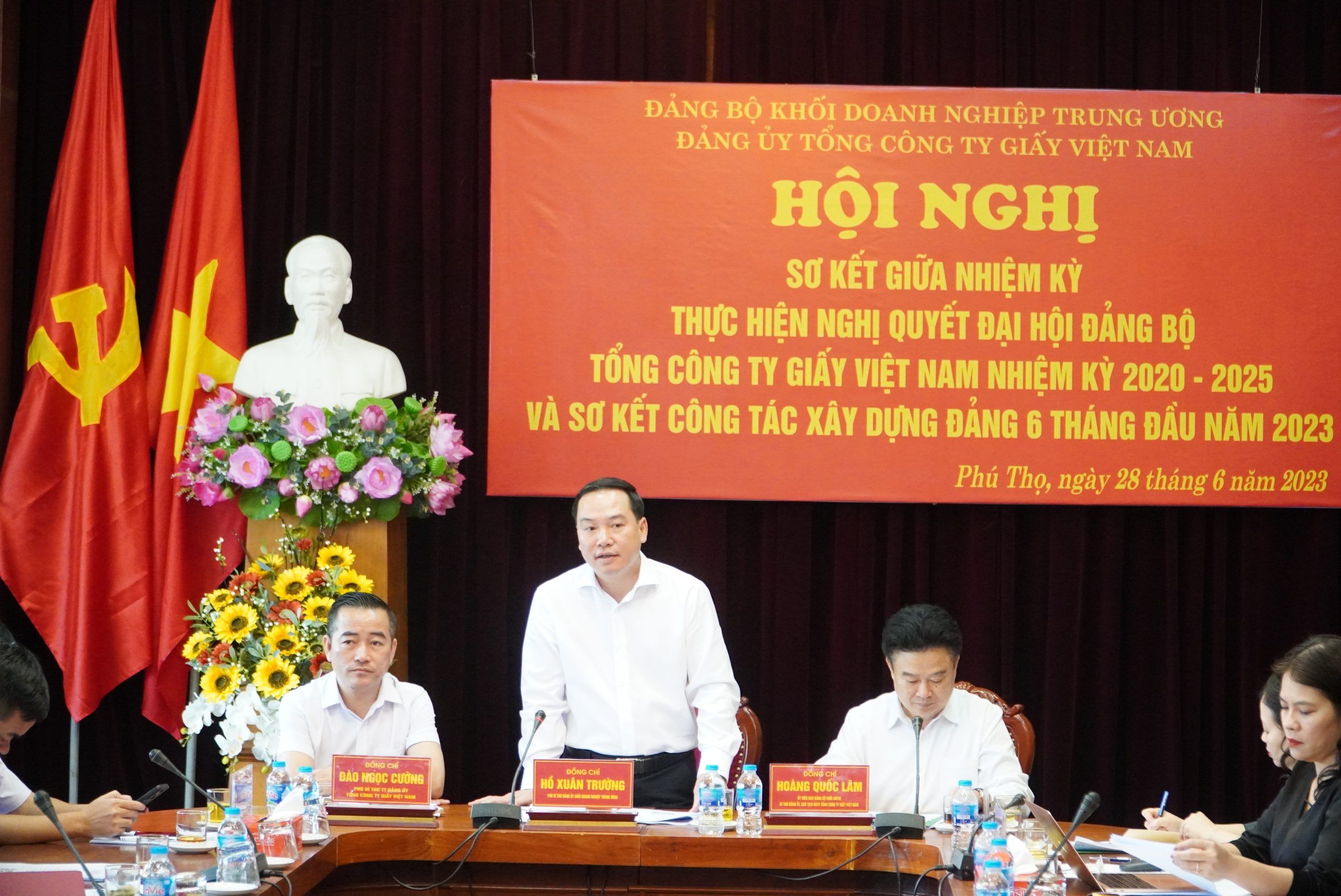 Đồng chí Hồ Xuân Trường - Phó Bí thư Đảng ủy Khối Doanh nghiệp Trung ương phát biểu chỉ đạo tại Hội nghị.