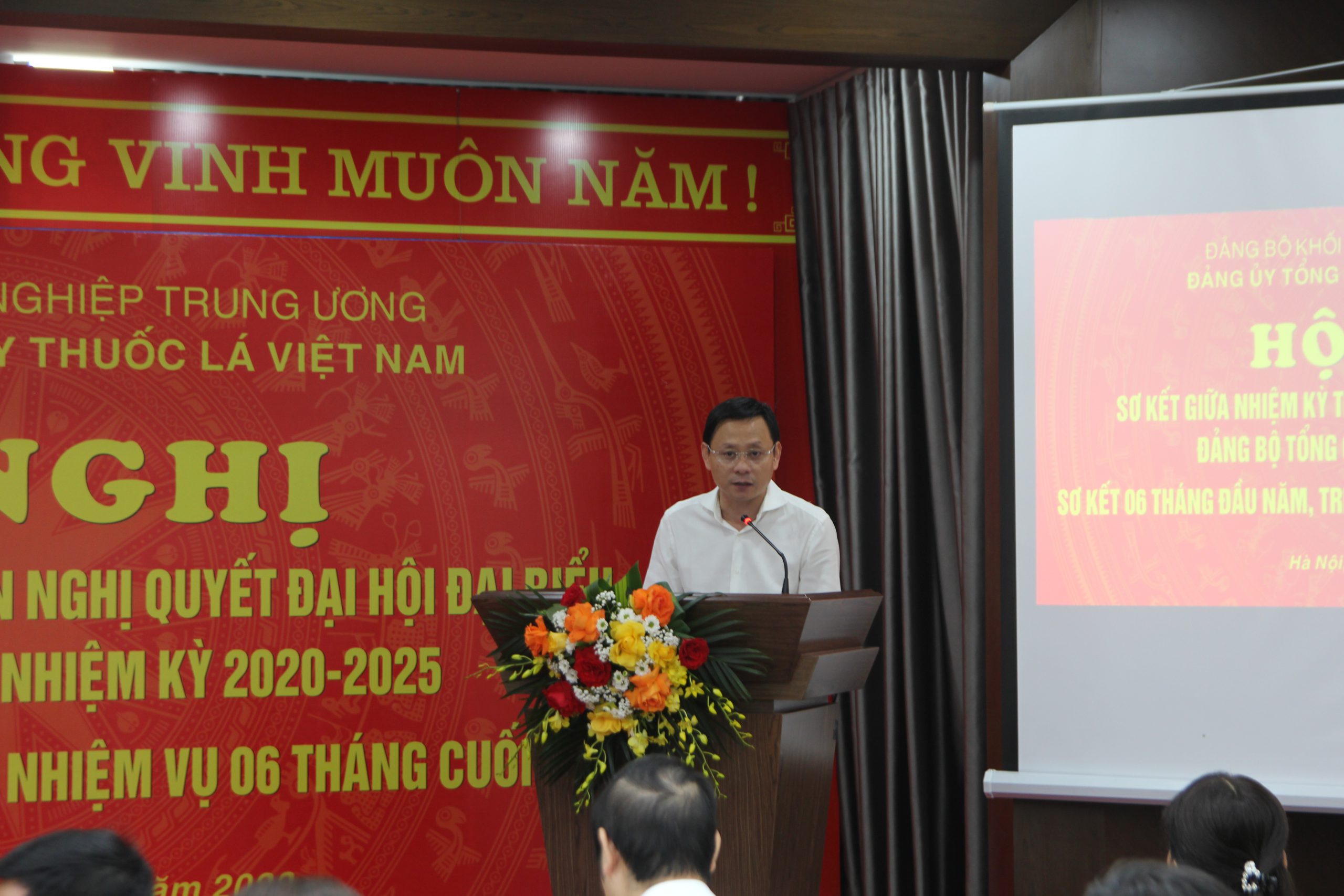 ồ Lê Nghĩa, Bí thư Đảng ủy, Chủ tịch Hội đồng Thành viên Vinataba phát biểu đáp từ tại Hội nghị.