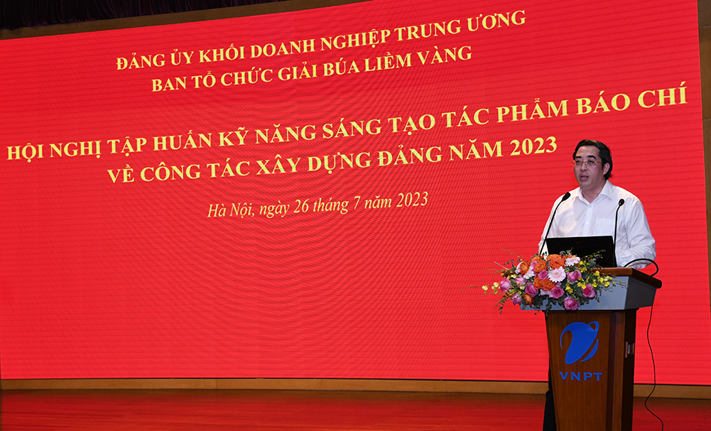 Đồng chí Lê Hải, Trưởng Ban Điện tử Tạp chí Cộng sản thông tin chuyên đề sáng tạo tác phẩm báo chí thể loại chính luận.
