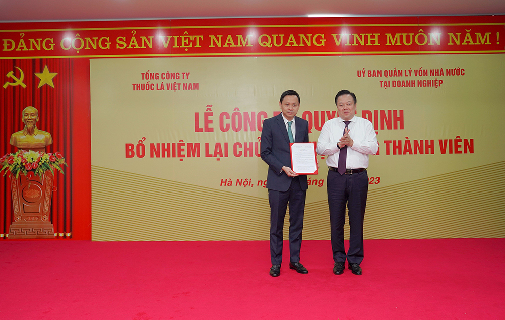 Ông Nguyễn Hoàng Anh trao Quyết định bổ nhiệm cho ông Hồ Lê Nghĩa