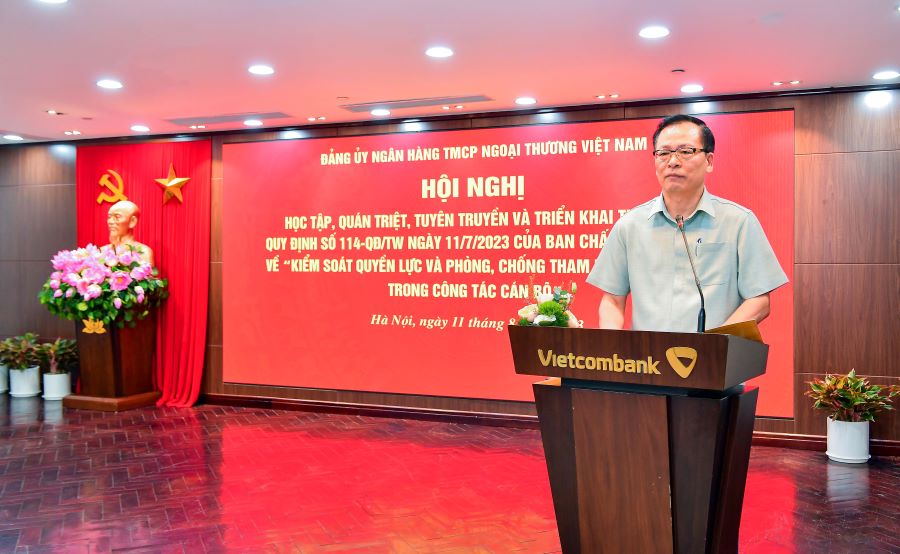 (3)	Đ/c Chu Đình Động - Ủy viên Ban Thường vụ, Trưởng Ban Tổ chức Đảng ủy Khối trình bày báo cáo quán triệt Quy định số 114-NQ/TW của Ban Chấp hành Trung ương.