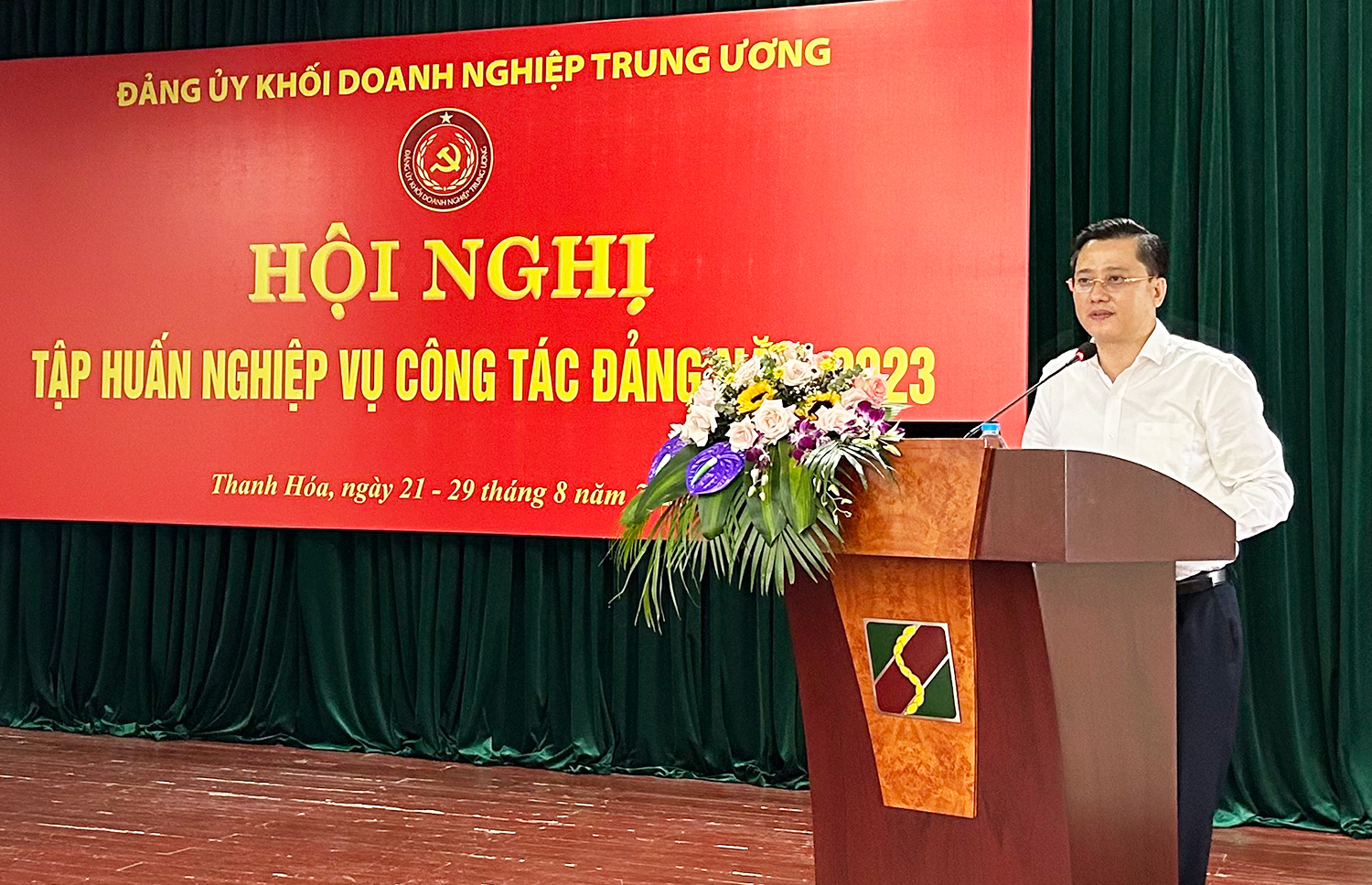 đồng chí Vũ Trí Thắng, Trưởng Ban Dân vận Đảng uỷ Khối Doanh nghiệp Trung ương báo cáo công tác dân vận Quý I/2023.