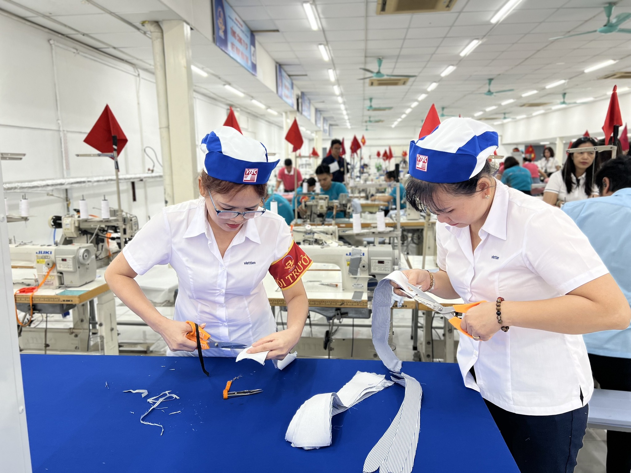 Các đội tích cực thể hiện kỹ năng nghề nghiệp qua các phần thi.