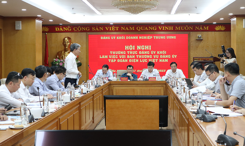 Quang cảnh buổi làm việc.