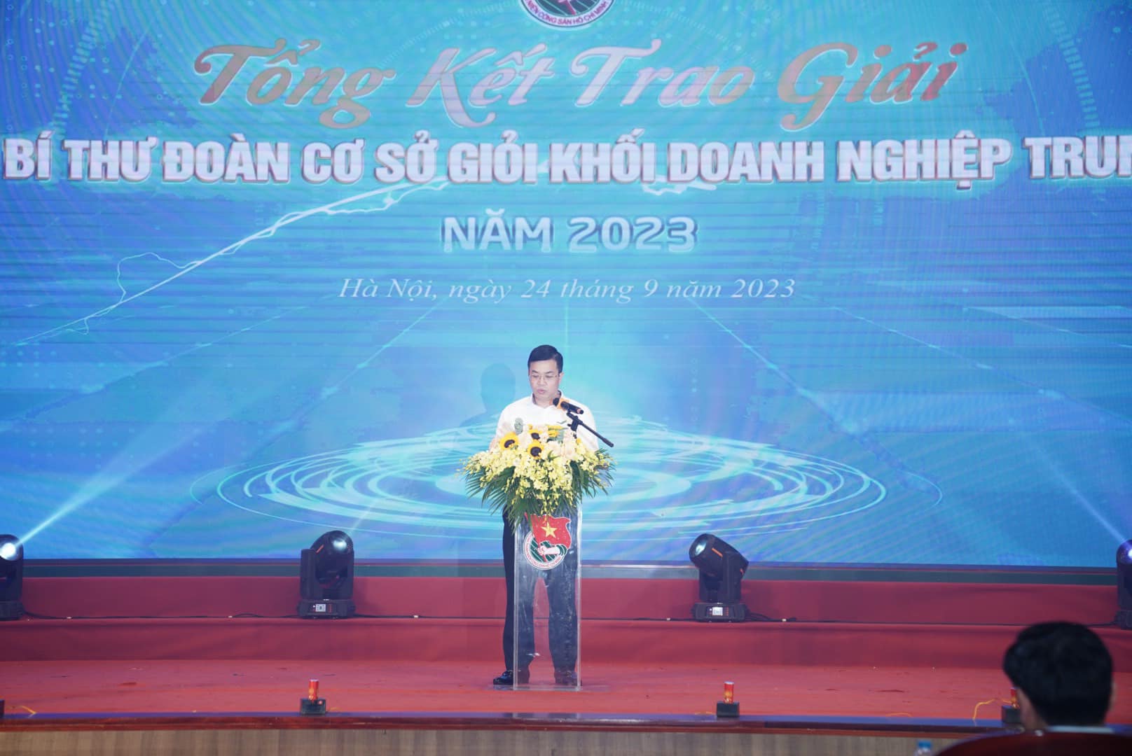 Đồng chí Nguyễn Trung Hiếu, UVBTV, Trưởng Ban Tuyên giáo Đảng ủy Khối, Trưởng Ban Giám khảo Hội thi phát biểu, đánh giá kết quả Hội thi.