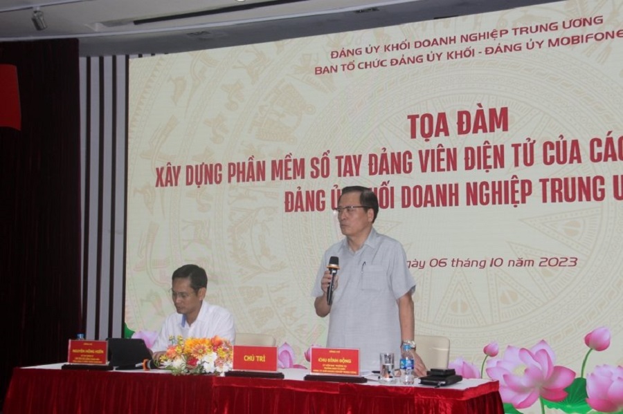 Các đồng chí chủ trì buổi Toạ đàm.