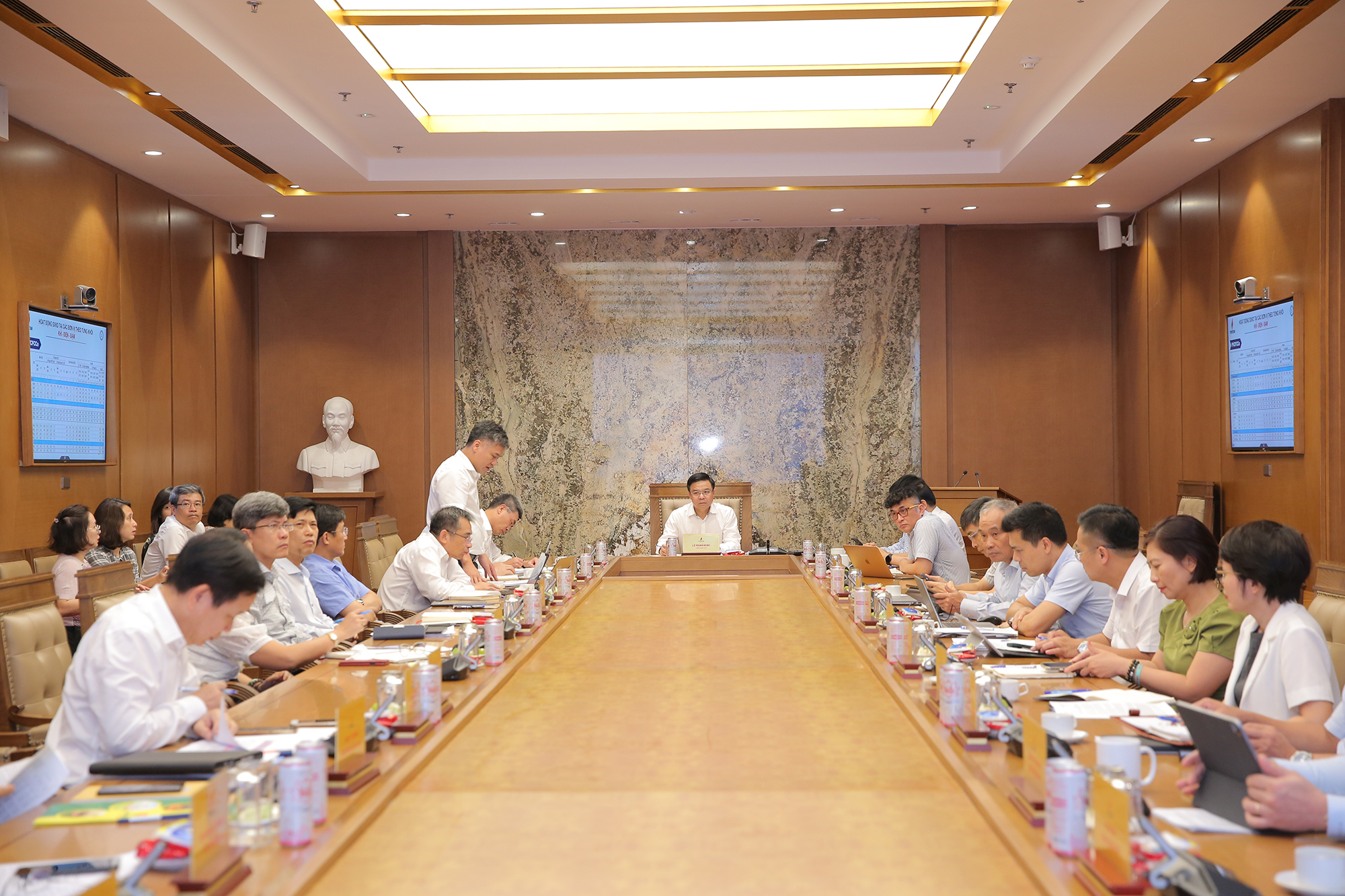 Toàn cảnh giao ban.