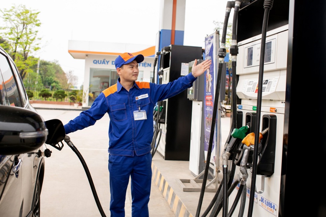 Nhân viên bán hàng chuyên nghiệp, tận tâm.