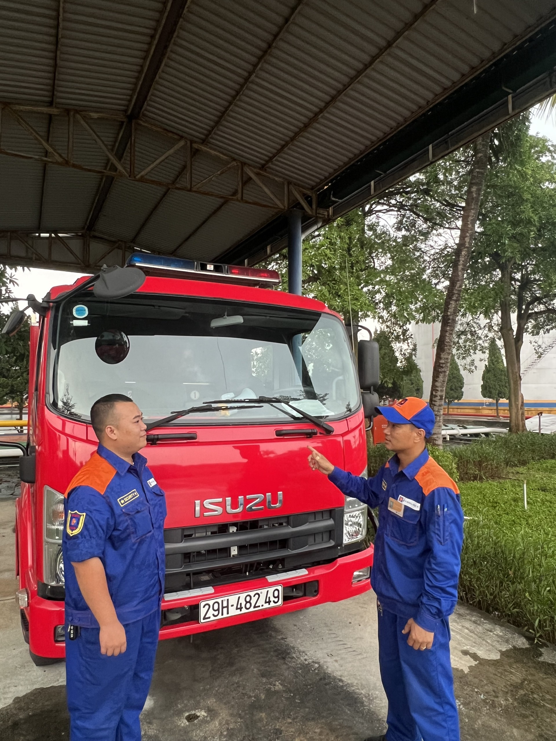 Tuyên truyền, hướng dẫn đồng nghiệp thực hiện tốt công tác đảm bảo an toàn.