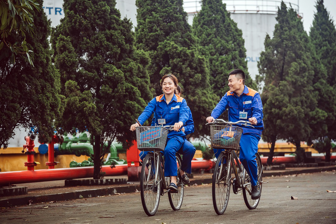 Nụ cười đồng nghiệp.