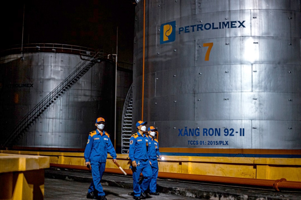 Tuần tra canh gác.