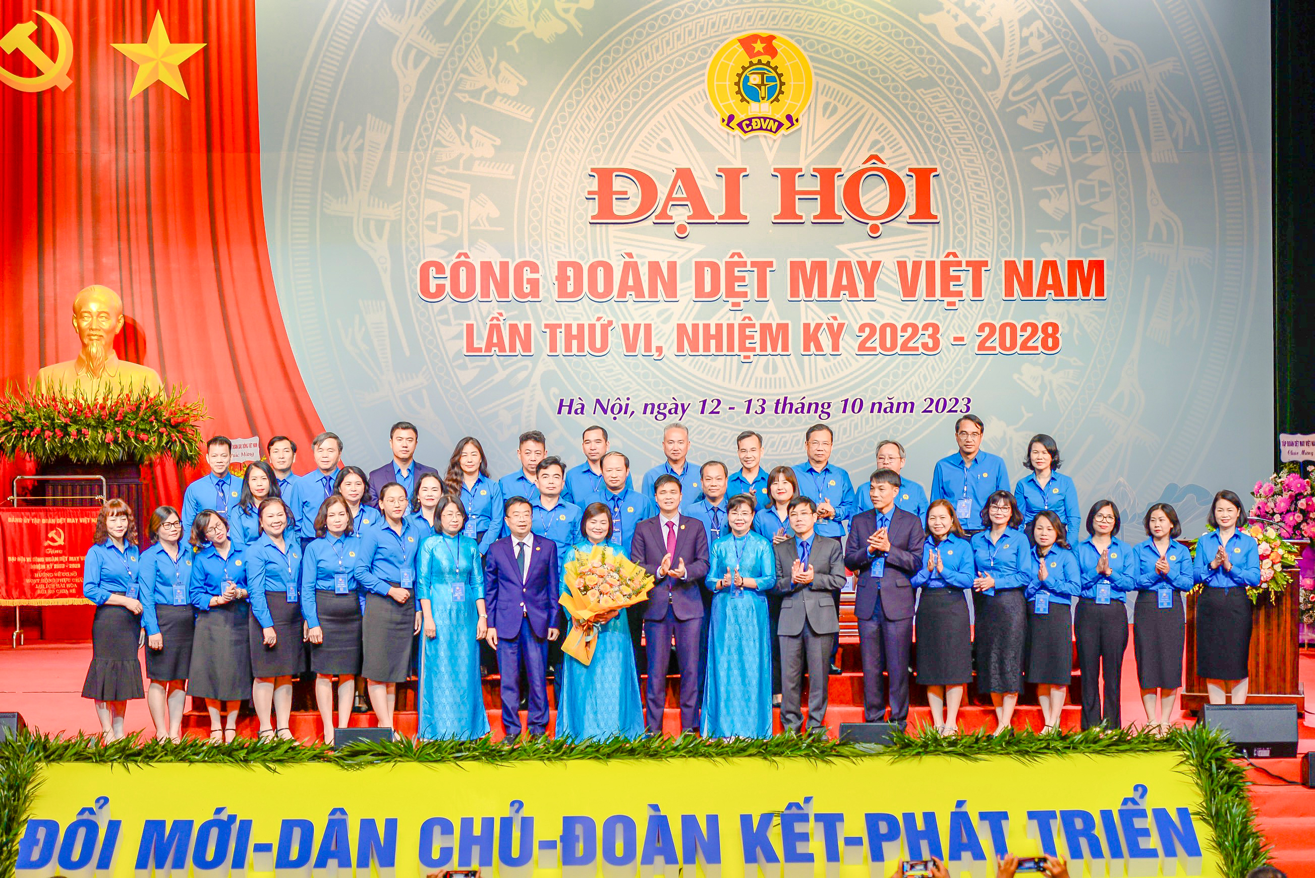 BCH Công đoàn Dệt May Việt Nam ra mắt Đại hội.