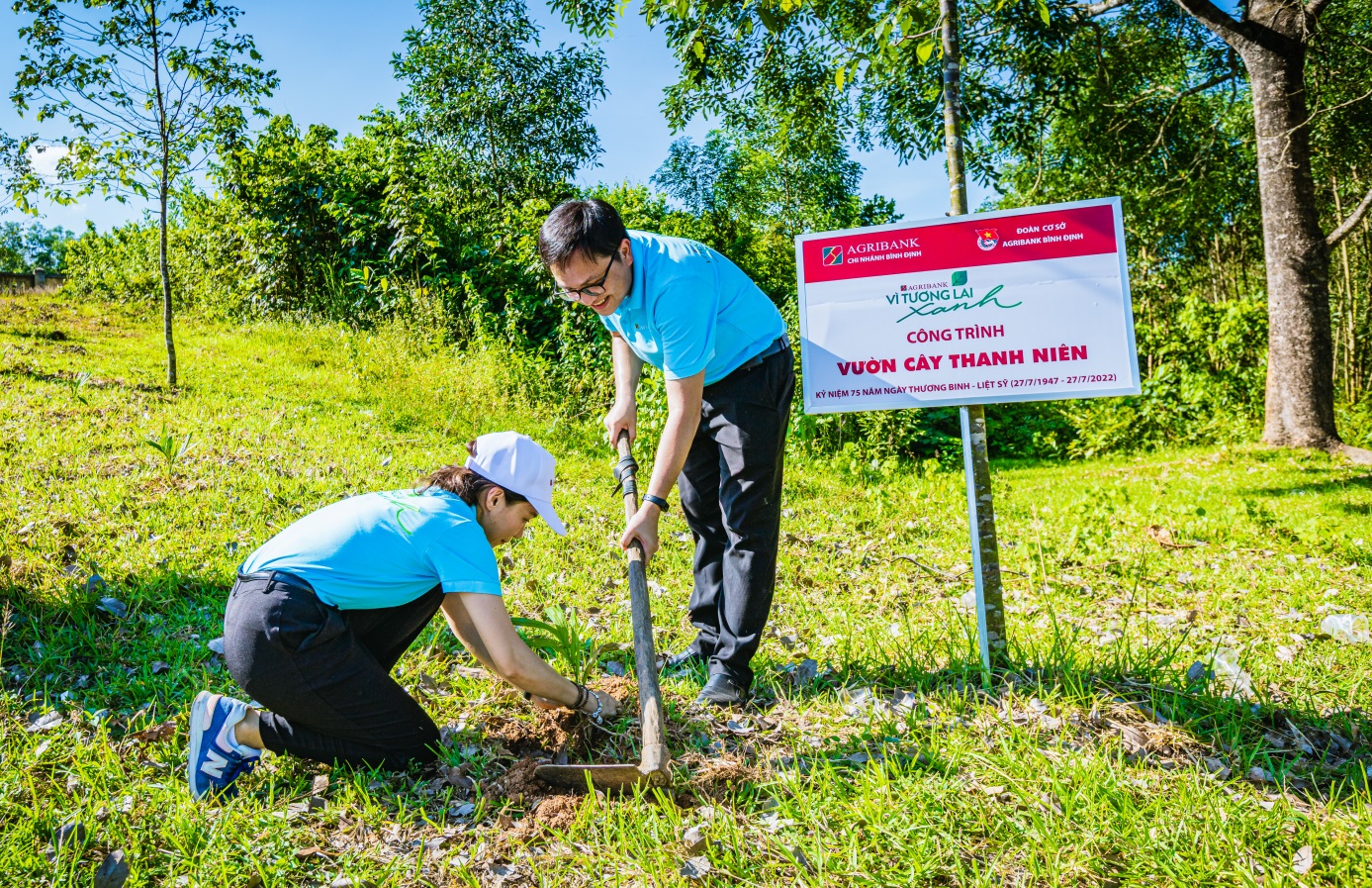 Agribank triển khai nhiều chương trình, hoạt động “ngân hàng xanh” gắn với thông điệp “Vì tương lai xanh”.