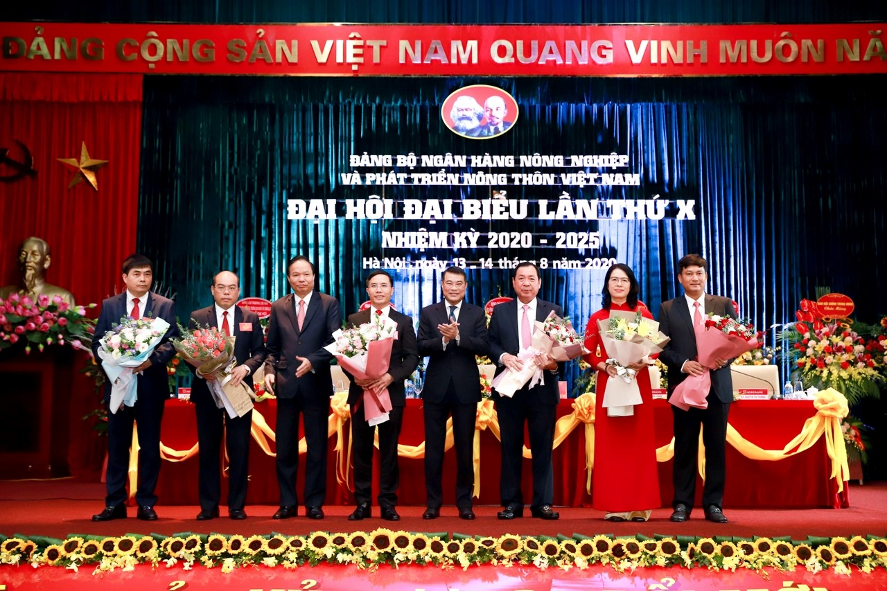 Trước ảnh hưởng của đại dịch, Ban chấp hành Đảng bộ Agribank đã nhanh chóng vào cuộc, vừa triển khai các biện pháp phòng chống dịch, vừa thực hiện các nhiệm vụ kinh tế.