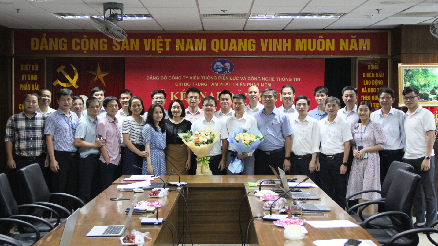 Chi bộ Trung tâm phát triển phần mềm tại Lễ kết nạp Đảng viên của Hoàng Minh Ngọc.