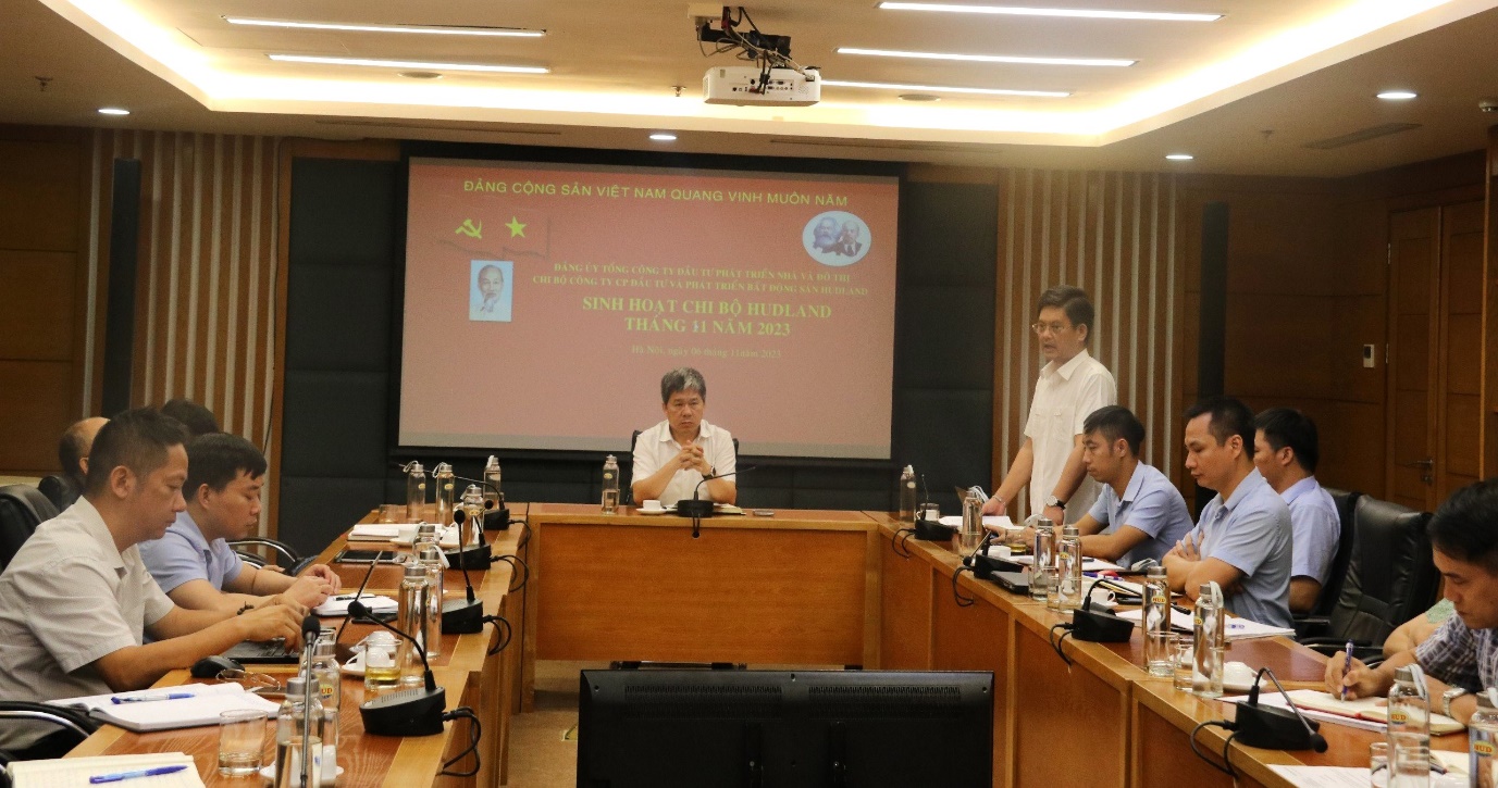 Một buổi sinh hoạt hằng tháng của Chi bộ Công ty HUD Land 