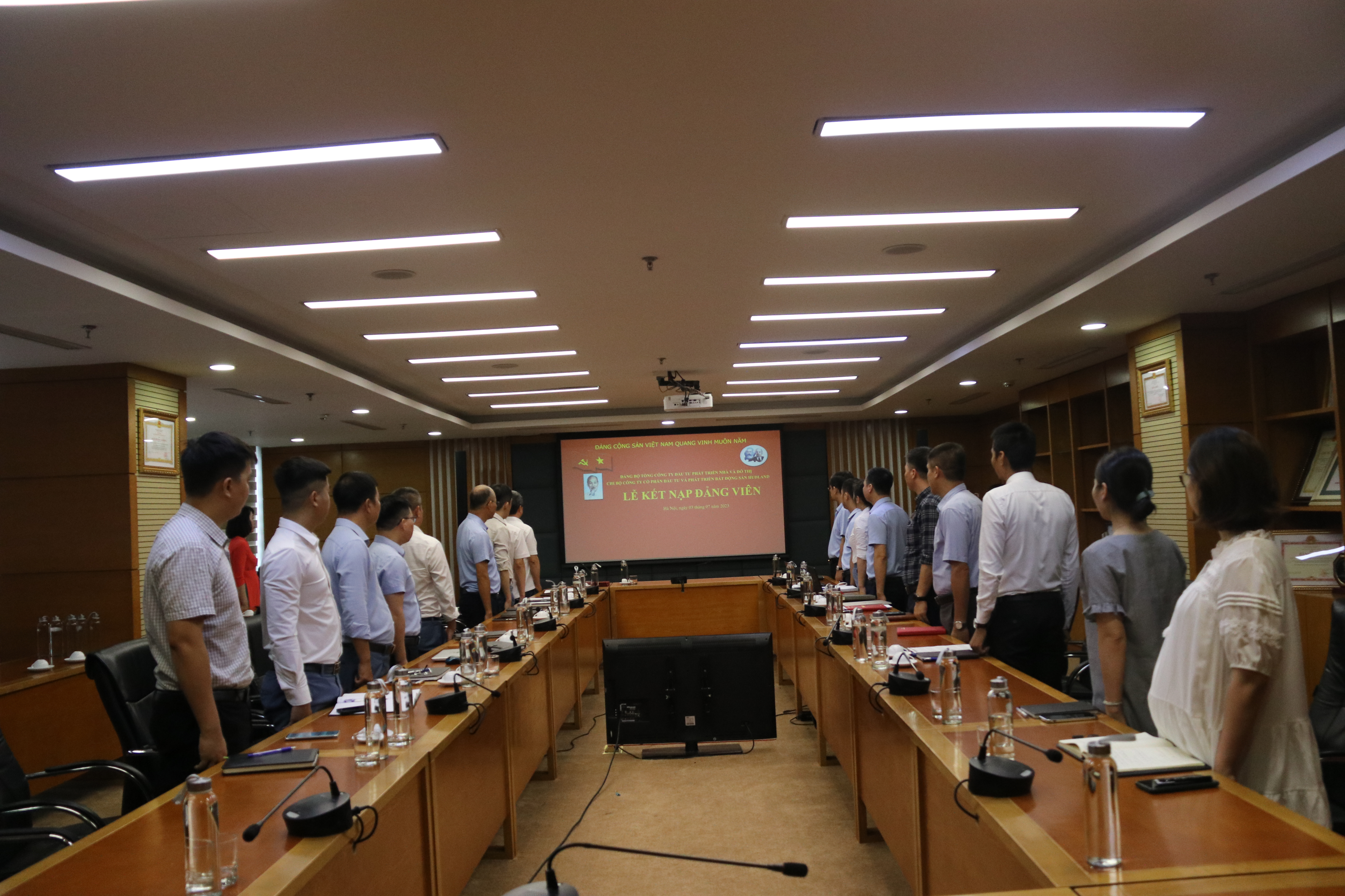 Lễ kết nạp đảng viên của Chi bộ Công ty HUD Land