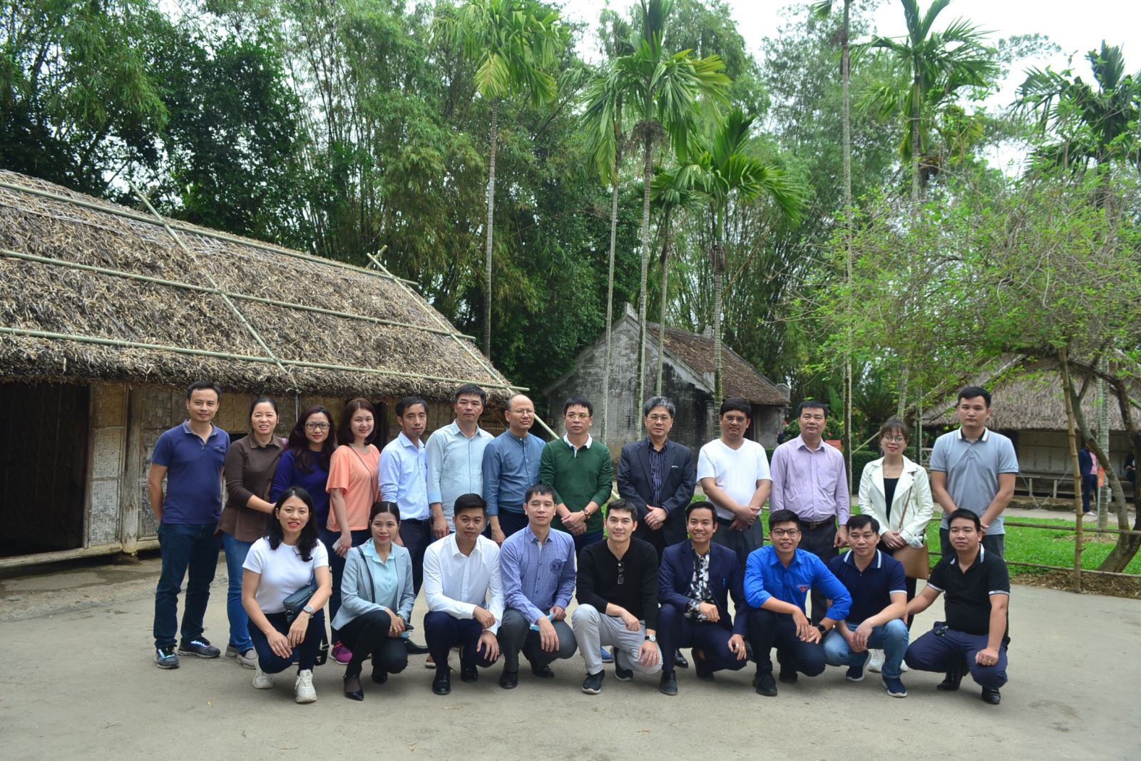 Cán bộ, đảng viên Công ty HUD Land về thăm quê Bác