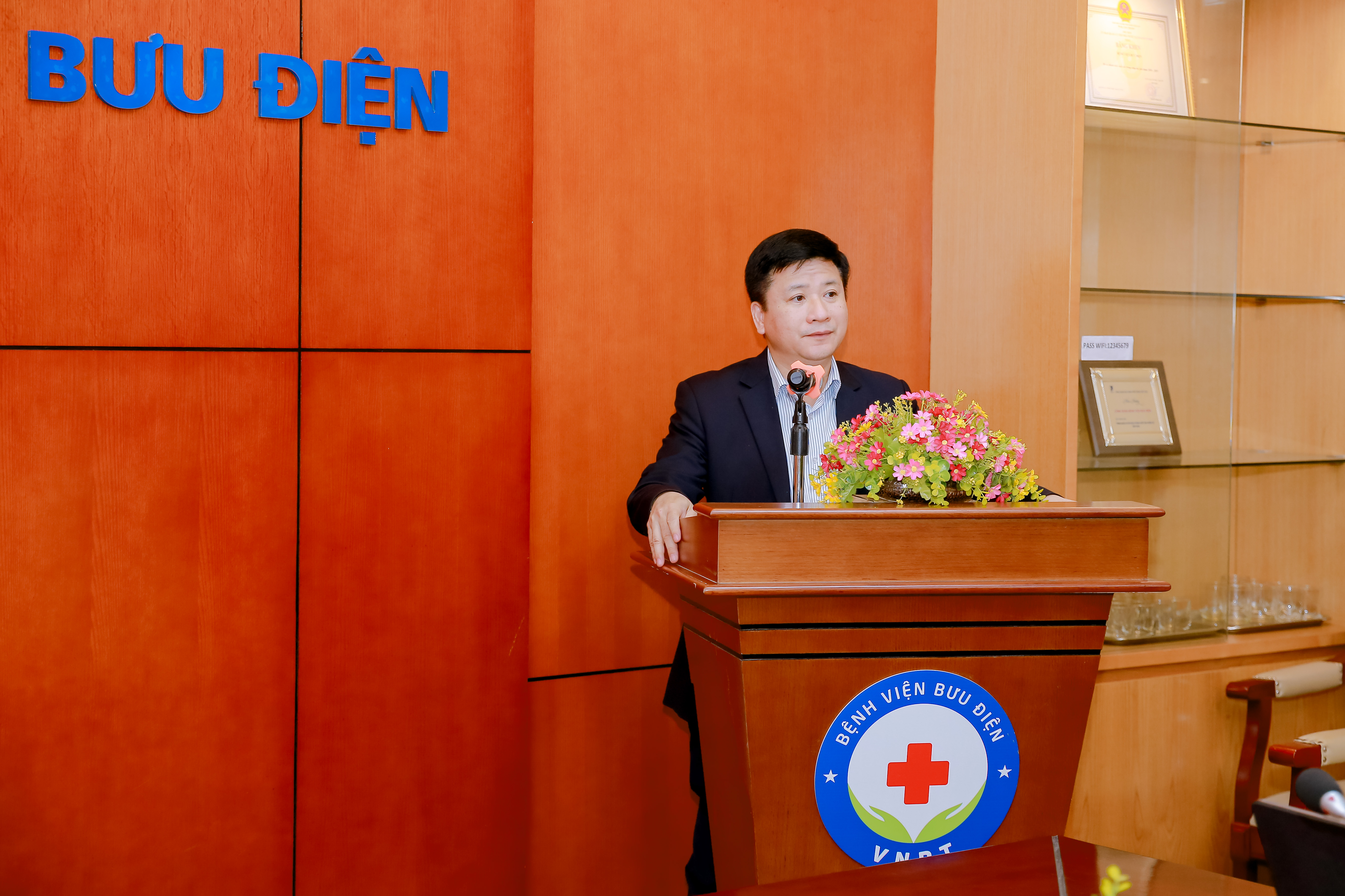 Đồng chí Hoàng Đức Sơn – Phó Bí thư Thường trực Đảng ủy VNPT phát biểu chỉ đạo tại Hội nghị