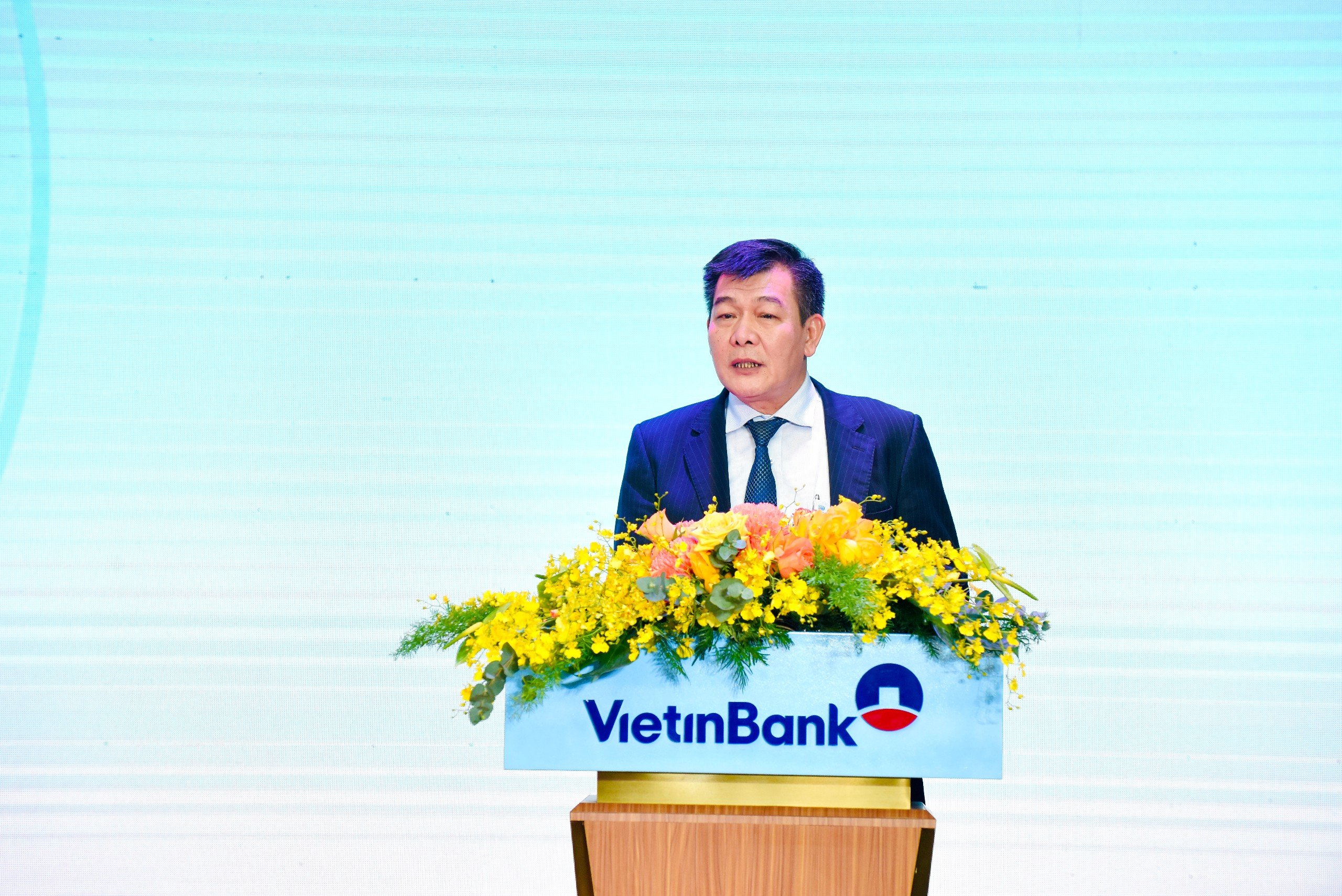 Đồng chí Nguyễn Đức Phong, Phó Bí thư Thường trực Đảng uỷ Khối Doanh nghiệp Trung ương phát biểu tại Hội nghị.