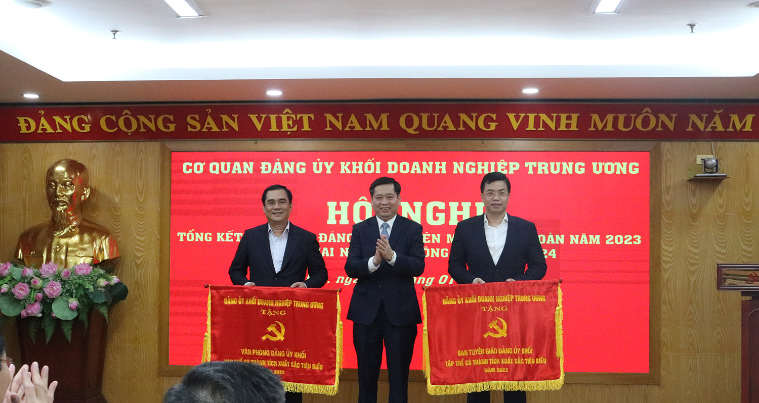 Đồng chí Nguyễn Long Hải, Ủy viên dự khuyết Trung ương Đảng, Bí thư Đảng ủy Khối Doanh nghiệp Trung ương chủ trì Hội nghị.