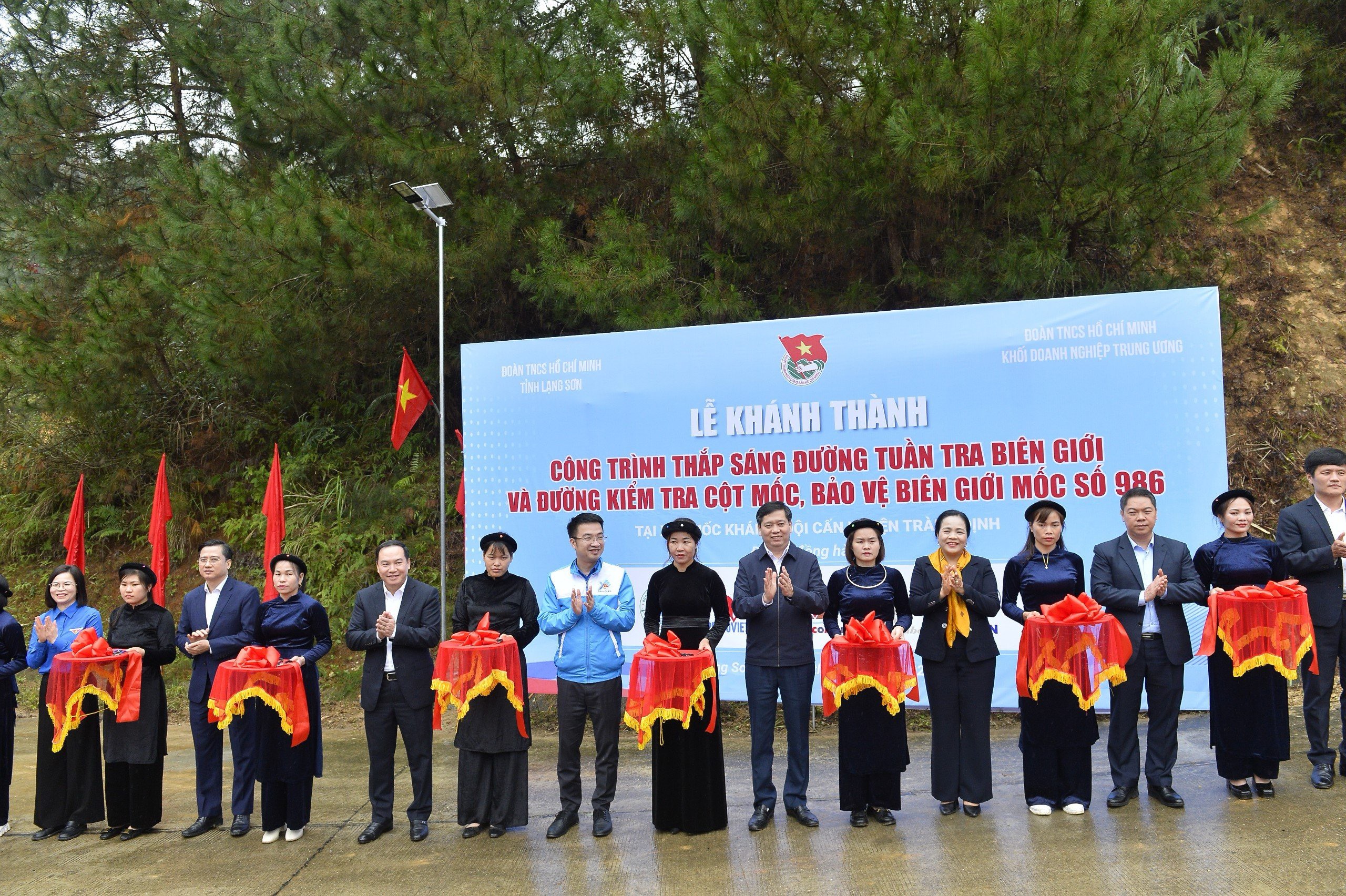 Khánh thành công trình 