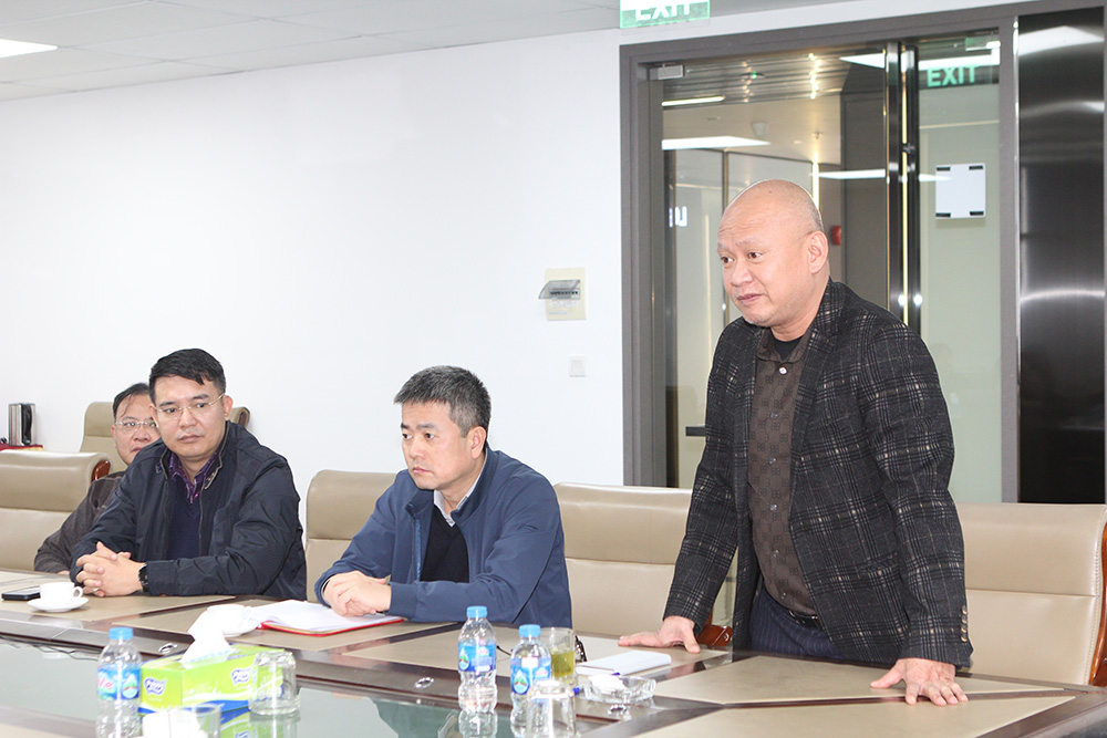 Đồng chí Phan Trường Sơn, Phó bí thư Thường trực, Thành viên HĐTV Tổng công ty HUD phát biểu tại Hội nghị