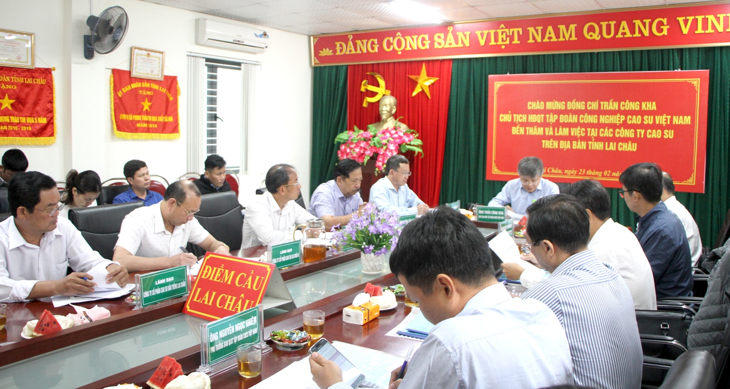 Quang cảnh buổi làm việc.