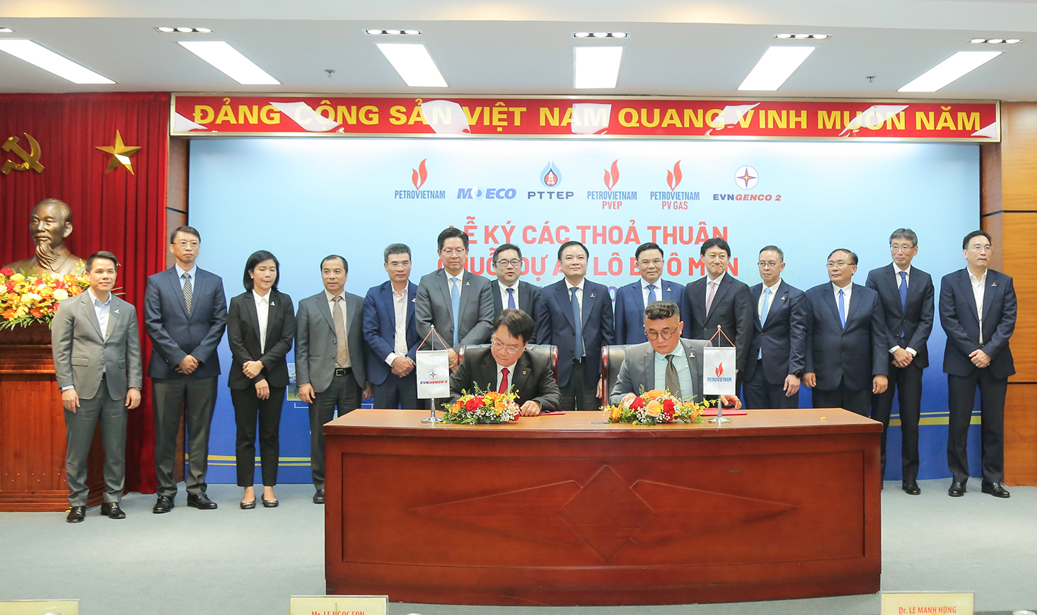 Ký kết Hợp đồng bán khí Lô B giữa Bên Bán (Petrovietnam) với Bên Mua (EVNGENCO2).