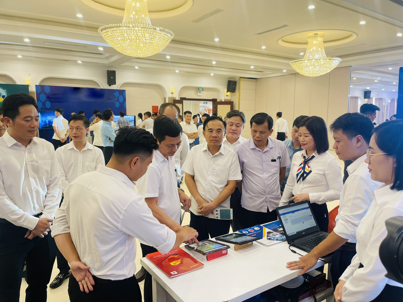 Mang giải pháp công nghệ và giải pháp số đến gần hơn tới các doanh nghiệp