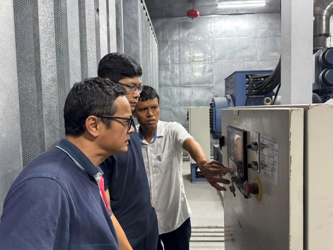 Đ/c Nguyễn Xuân Kiệm - Phó Giám đốc Trung tâm NOC trực tiếp chỉ đạo xử lý tại Hải Phòng trong cơn bão